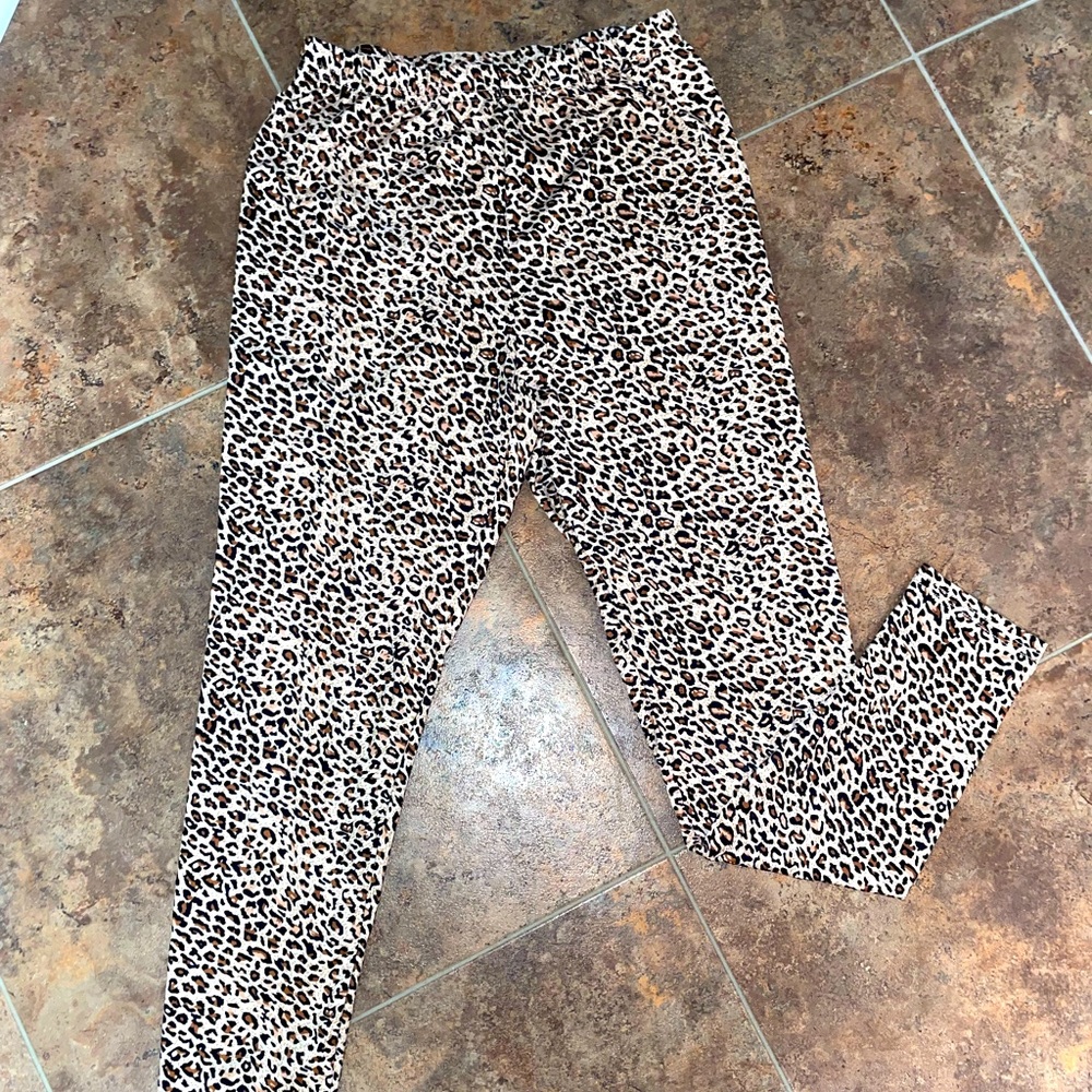 Leopard print leggings